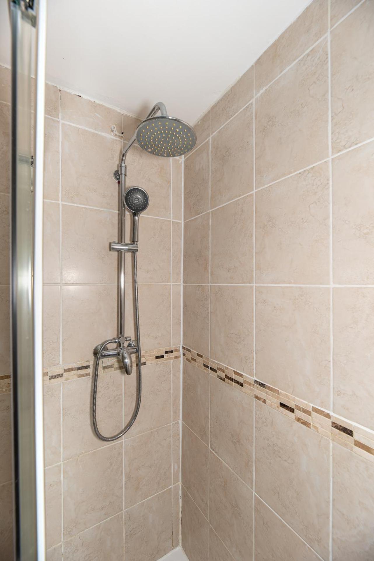 Lovely 3 Bedroom Flat , Aldgate, Tower Hill, Whitechapel Apartment London
