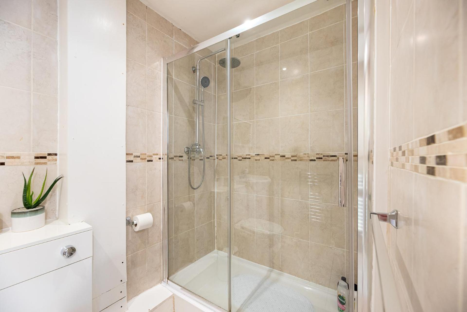 Lovely 3 Bedroom Flat , Aldgate, Tower Hill, Whitechapel Apartment London