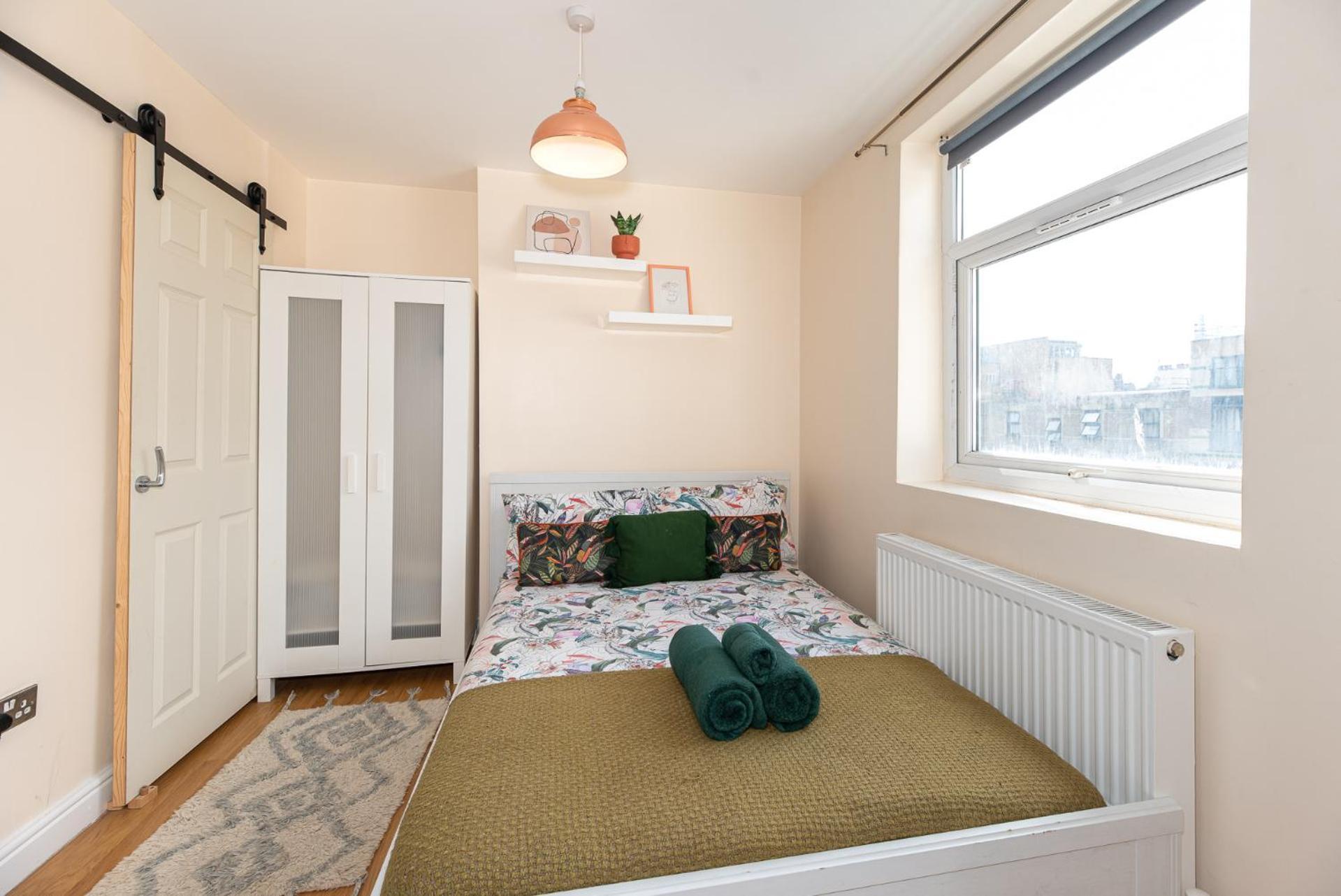 Lovely 3 Bedroom Flat , Aldgate, Tower Hill, Whitechapel Apartment London
