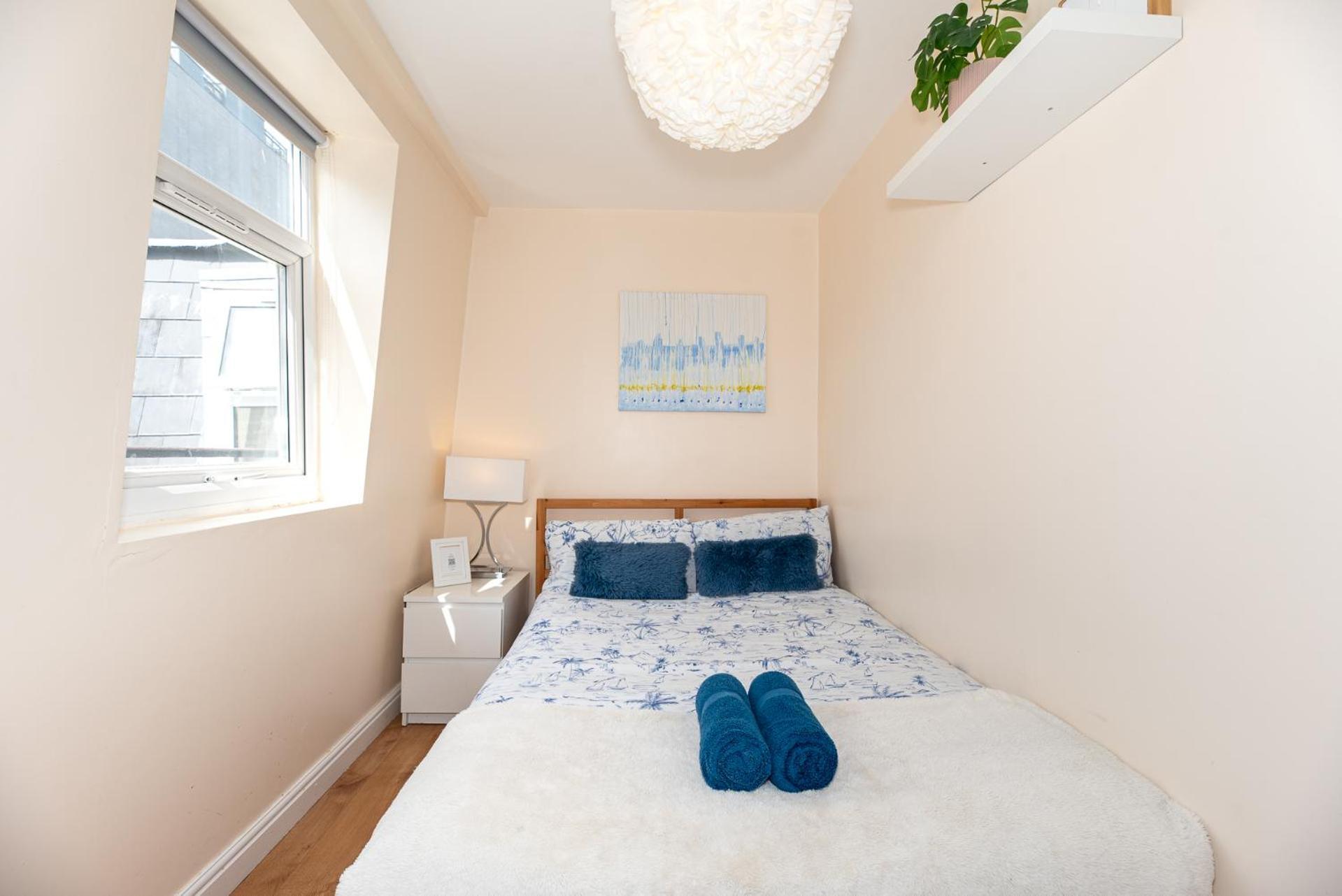 Lovely 3 Bedroom Flat , Aldgate, Tower Hill, Whitechapel Apartment